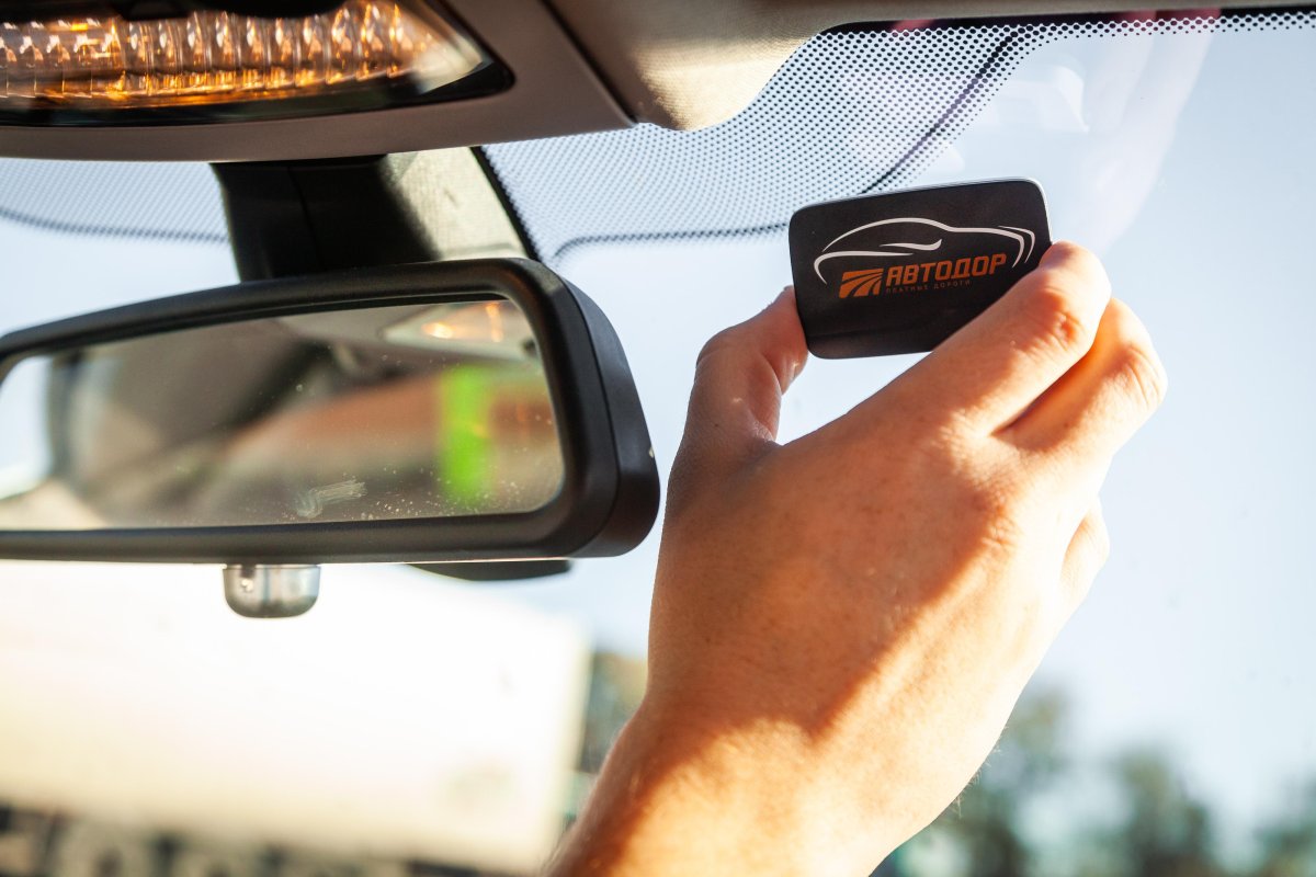 Транспондер Автодор на стекле