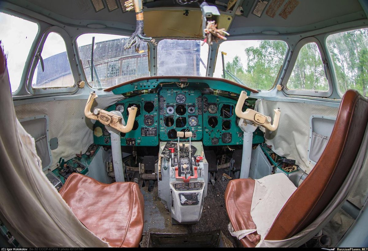 Бе-32 кабина