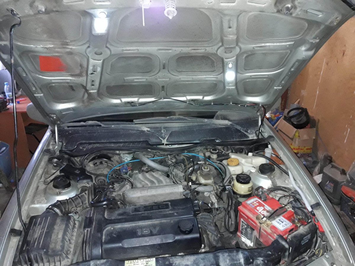 Шевроле Реззо подкапотное пространство