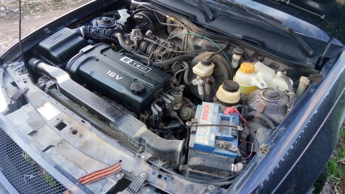 Нексия 1.6 подкапотное пространство