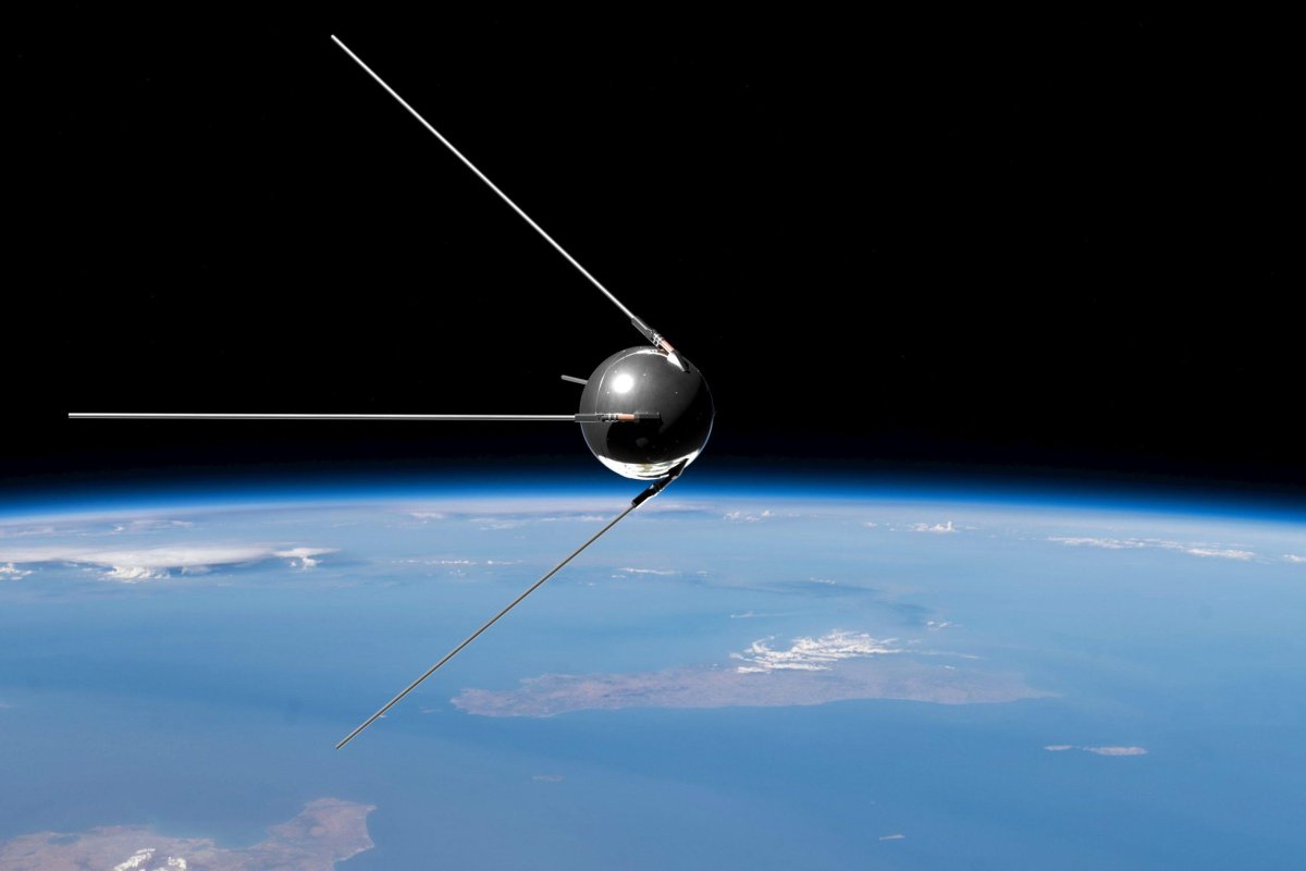 4 Октября 1957-первый ИСЗ "Спутник" (СССР).