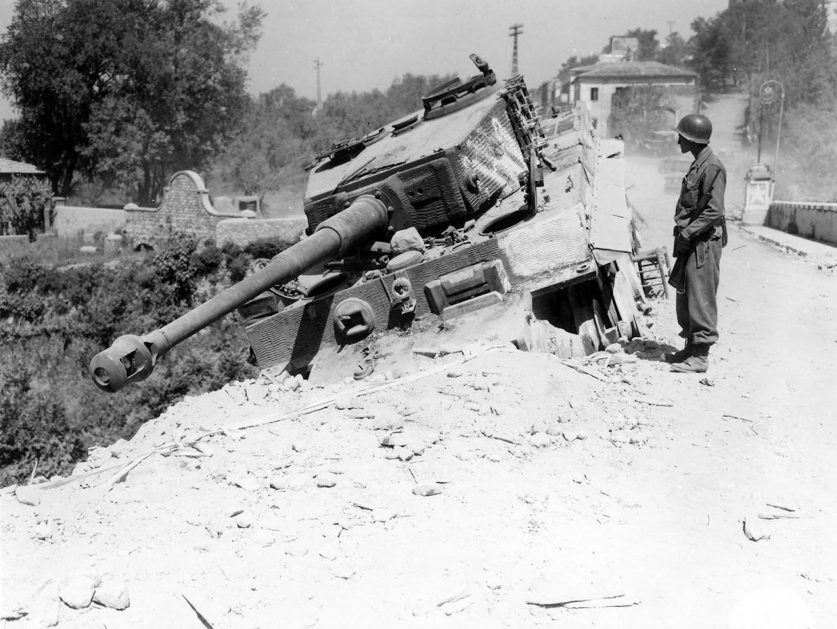 Подбитый немецкий танк тигр