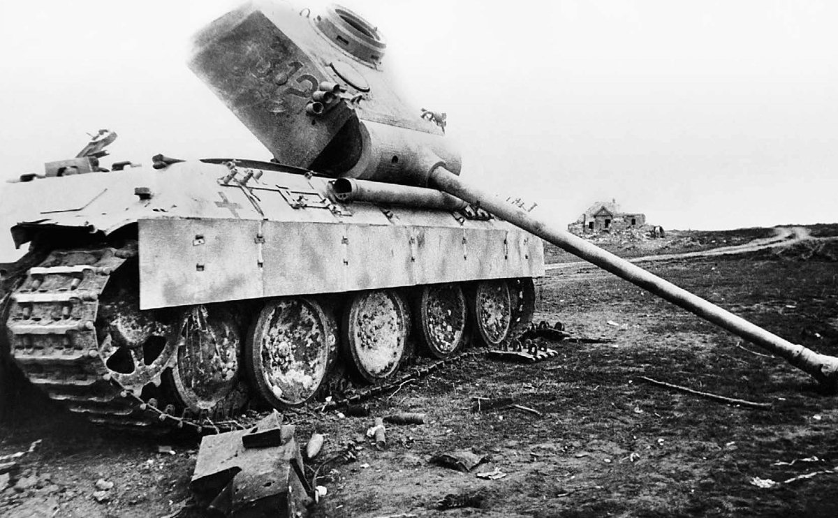Подбитый немецкий танк пантера