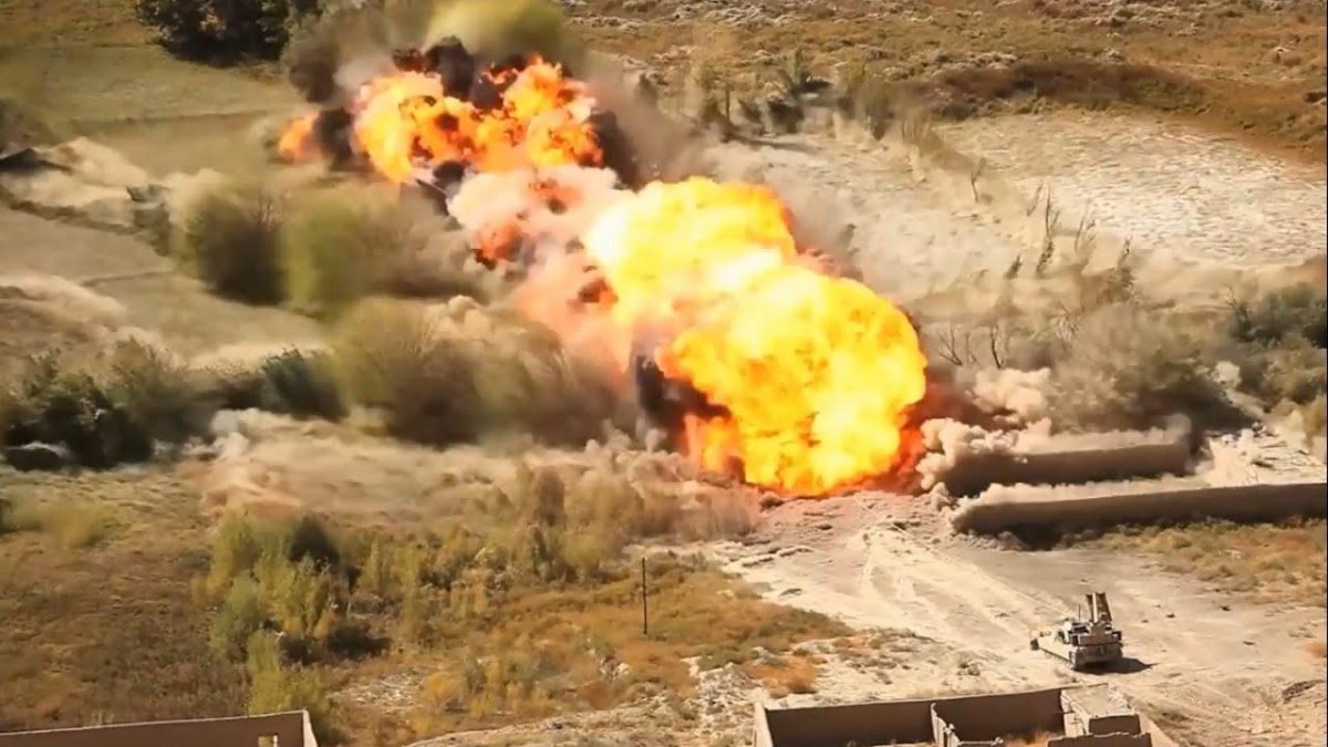 Mine clearing line charge