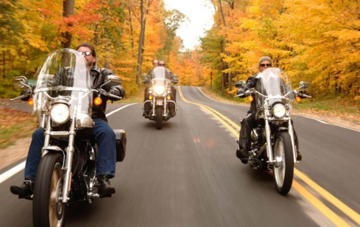 Мотоцикл на дороге