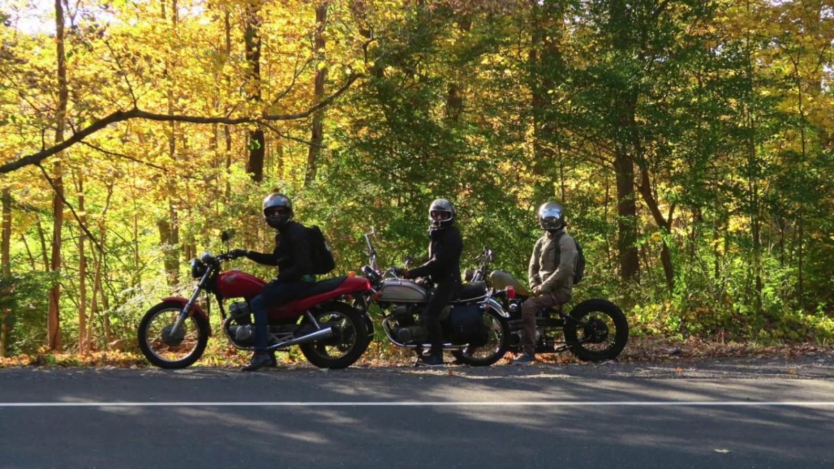 Мотоцикл осенью