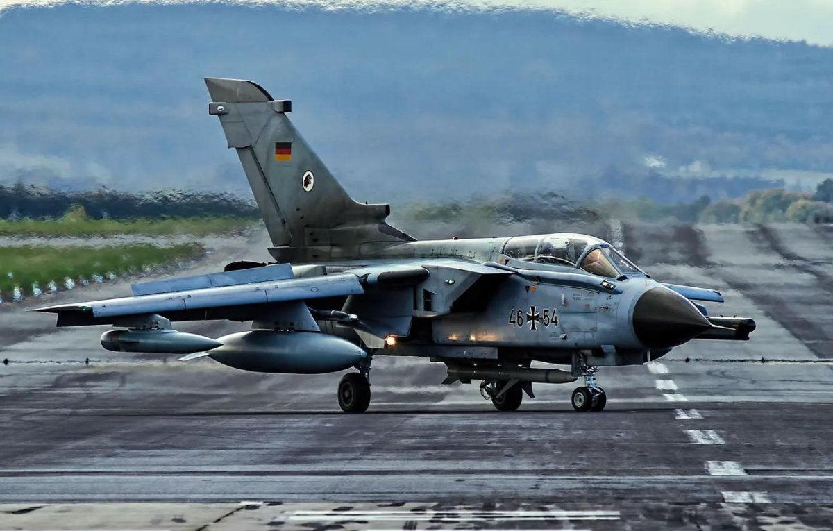 Панавиа Торнадо истребитель