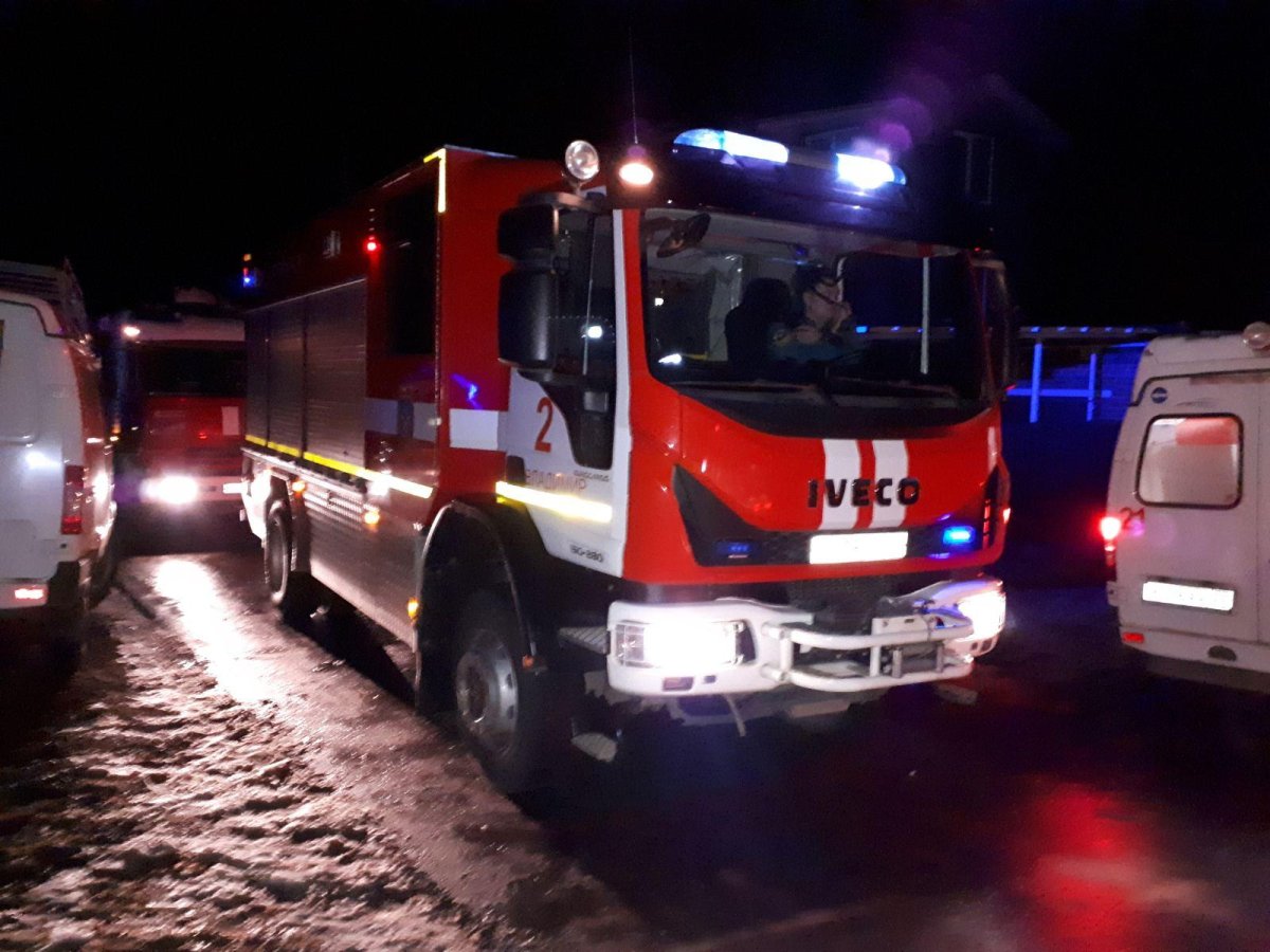 Зима ночь пожарные машины