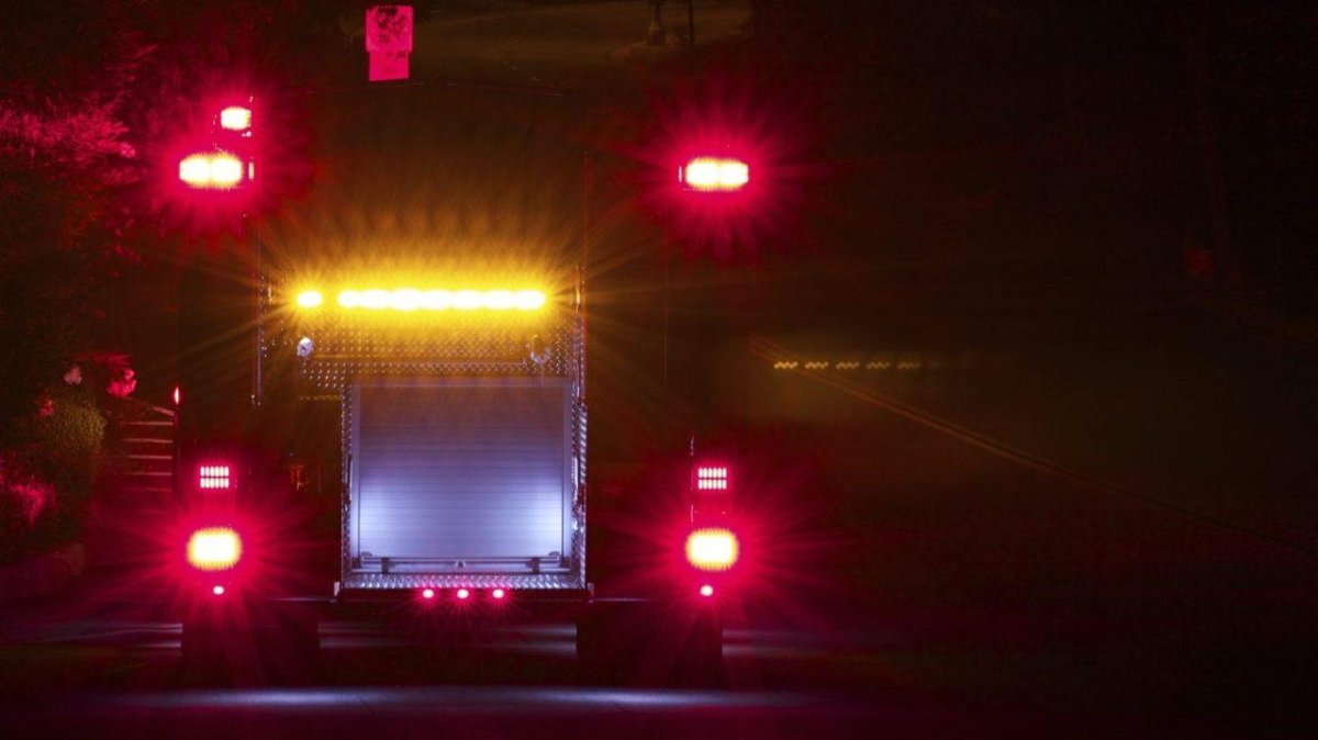 Пожарная машина сзади фото