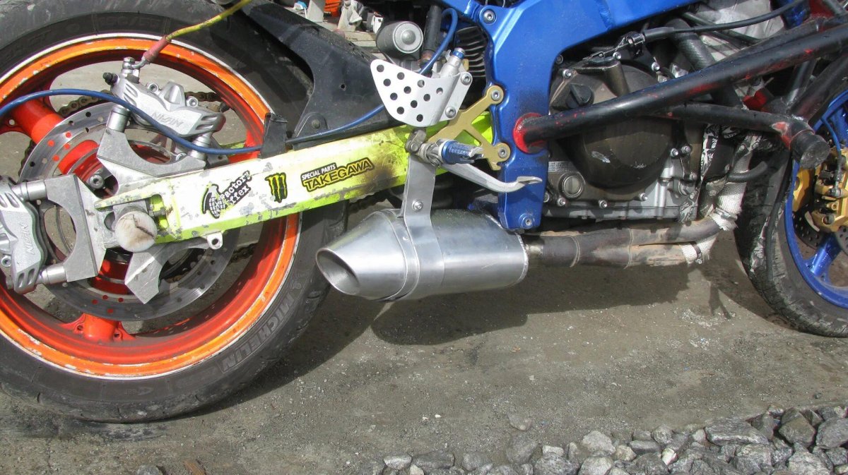 Глушитель на мотоцикл