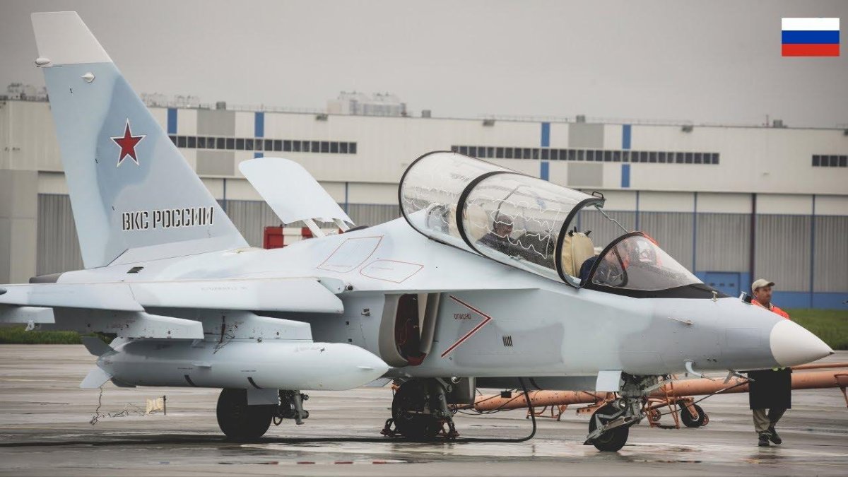 Самолет Yak-130