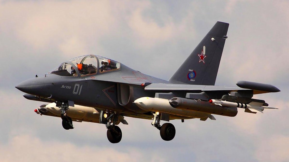 Учебный самолет як 130