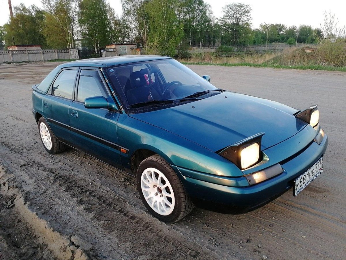 Mazda 323f bg