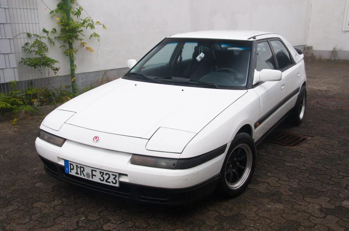 Mazda 323f bg