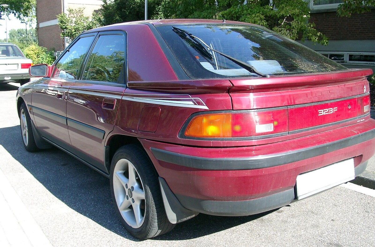 Mazda 323f bg