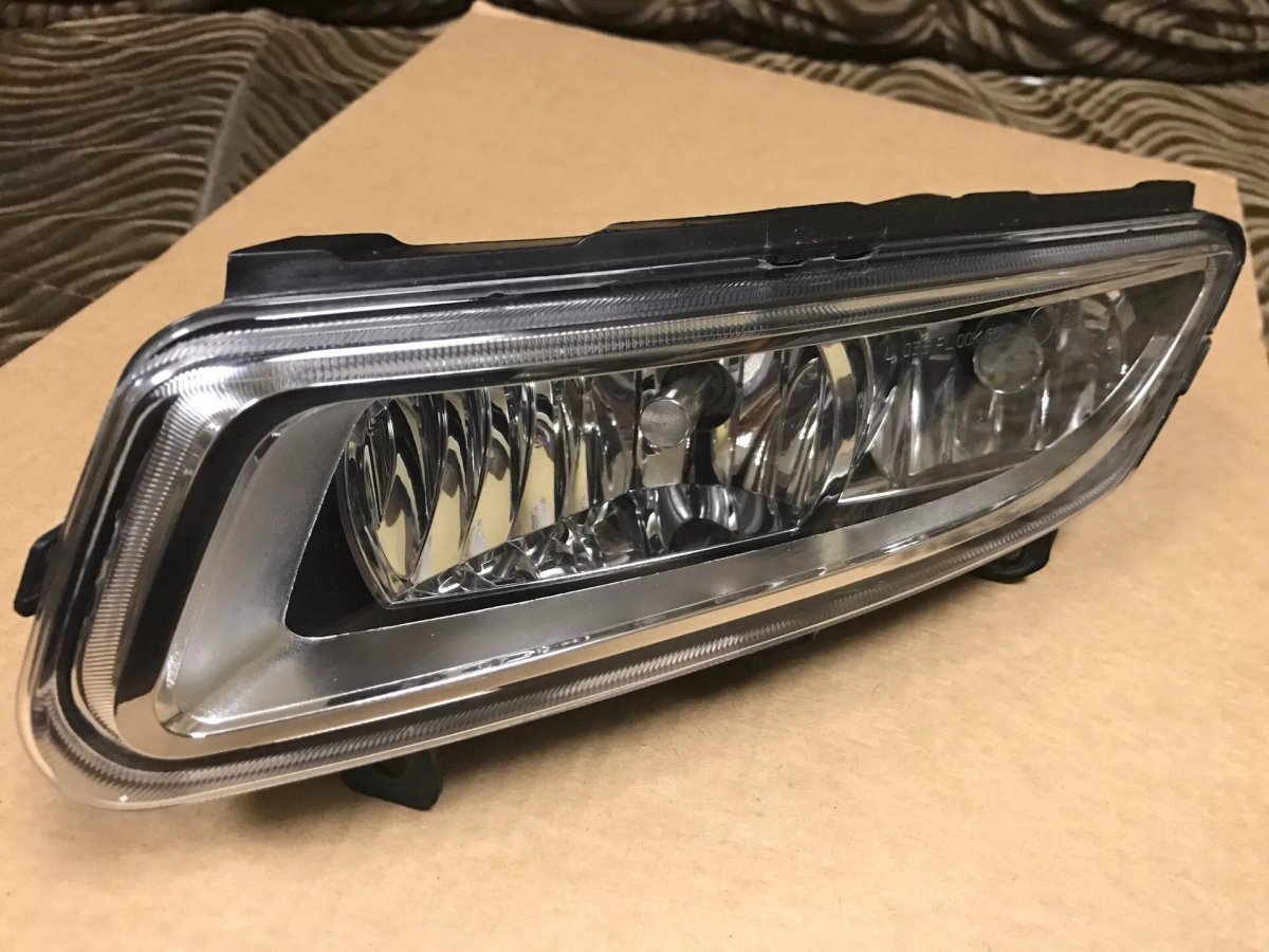 Противотуманки на поло седан 2019