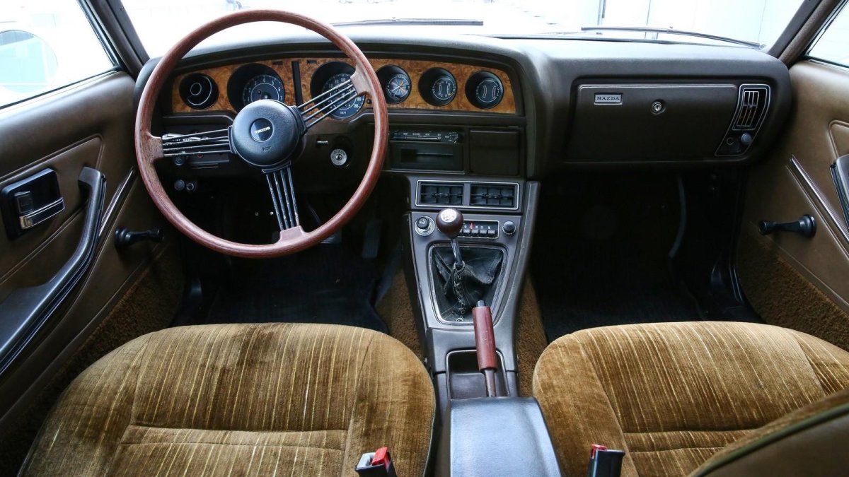 Мазда 929 салон