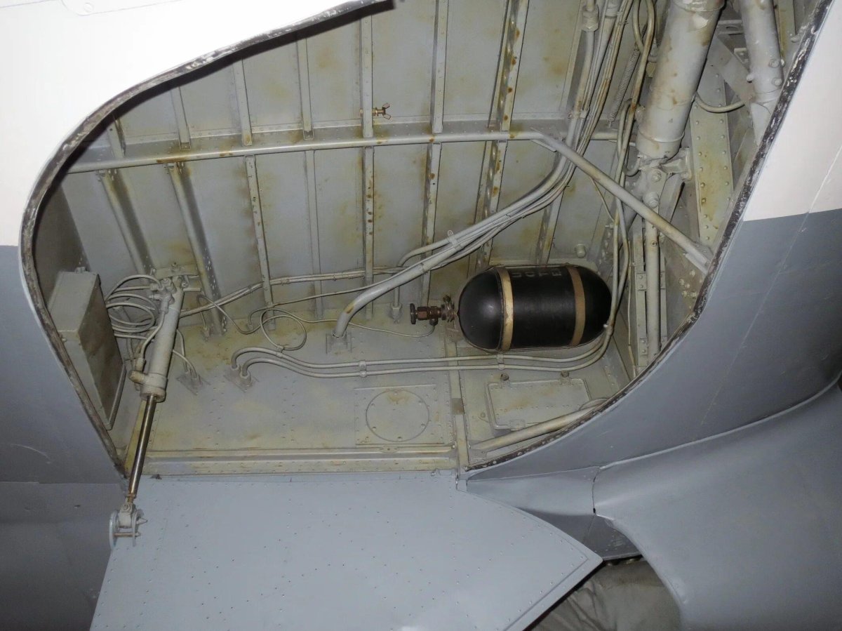 Hawker Typhoon ниши шасси