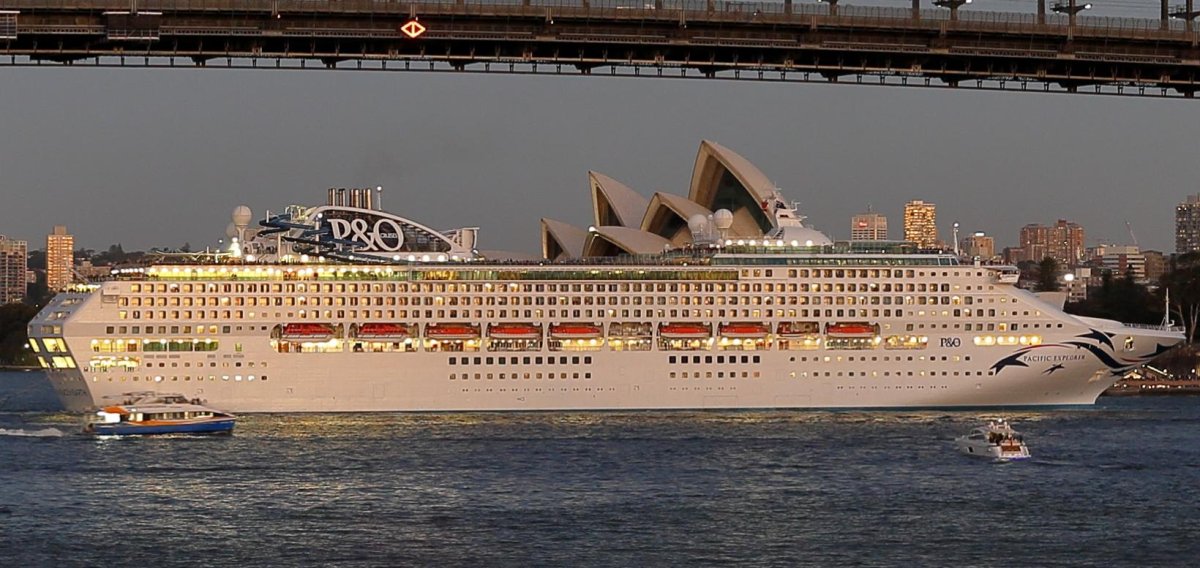 Pacific Sun круизный лайнер в металлом