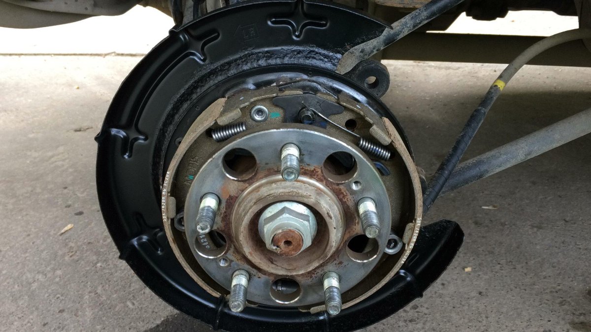 Задние колодки ручника Kia Sportage 4