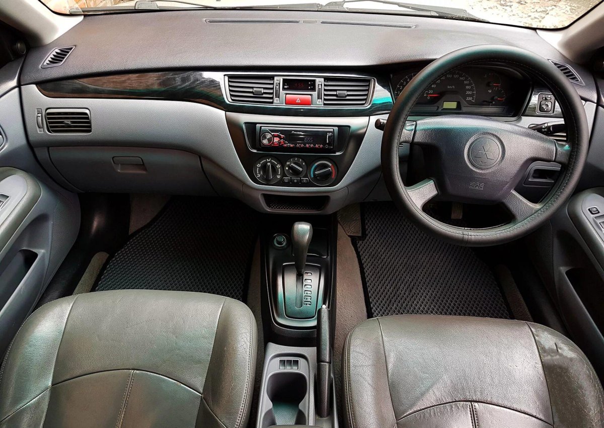 Mitsubishi Lancer Cedia, 2001 вагон салон