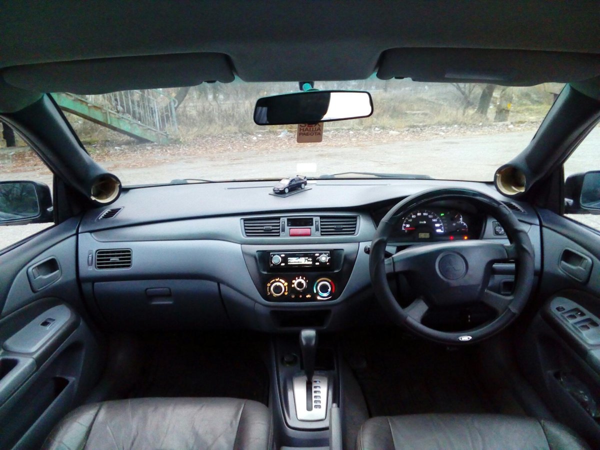 Mitsubishi Lancer Cedia 2002 салон