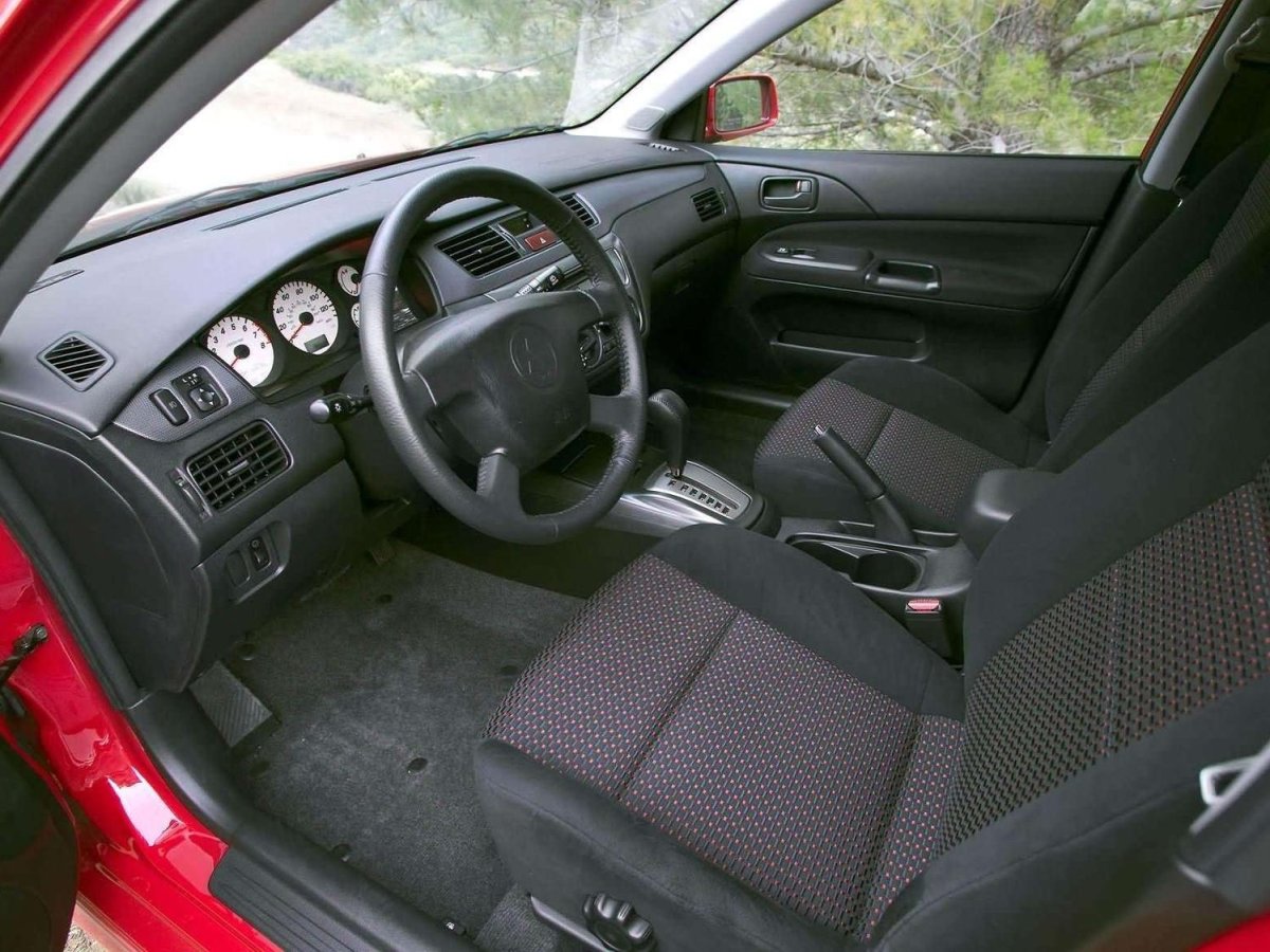 Mitsubishi Lancer 9 салон