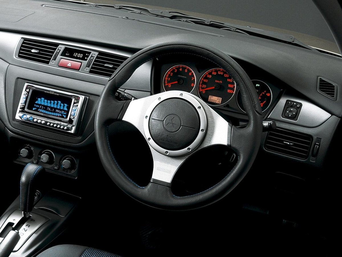 Mitsubishi Lancer Cedia Wagon салон