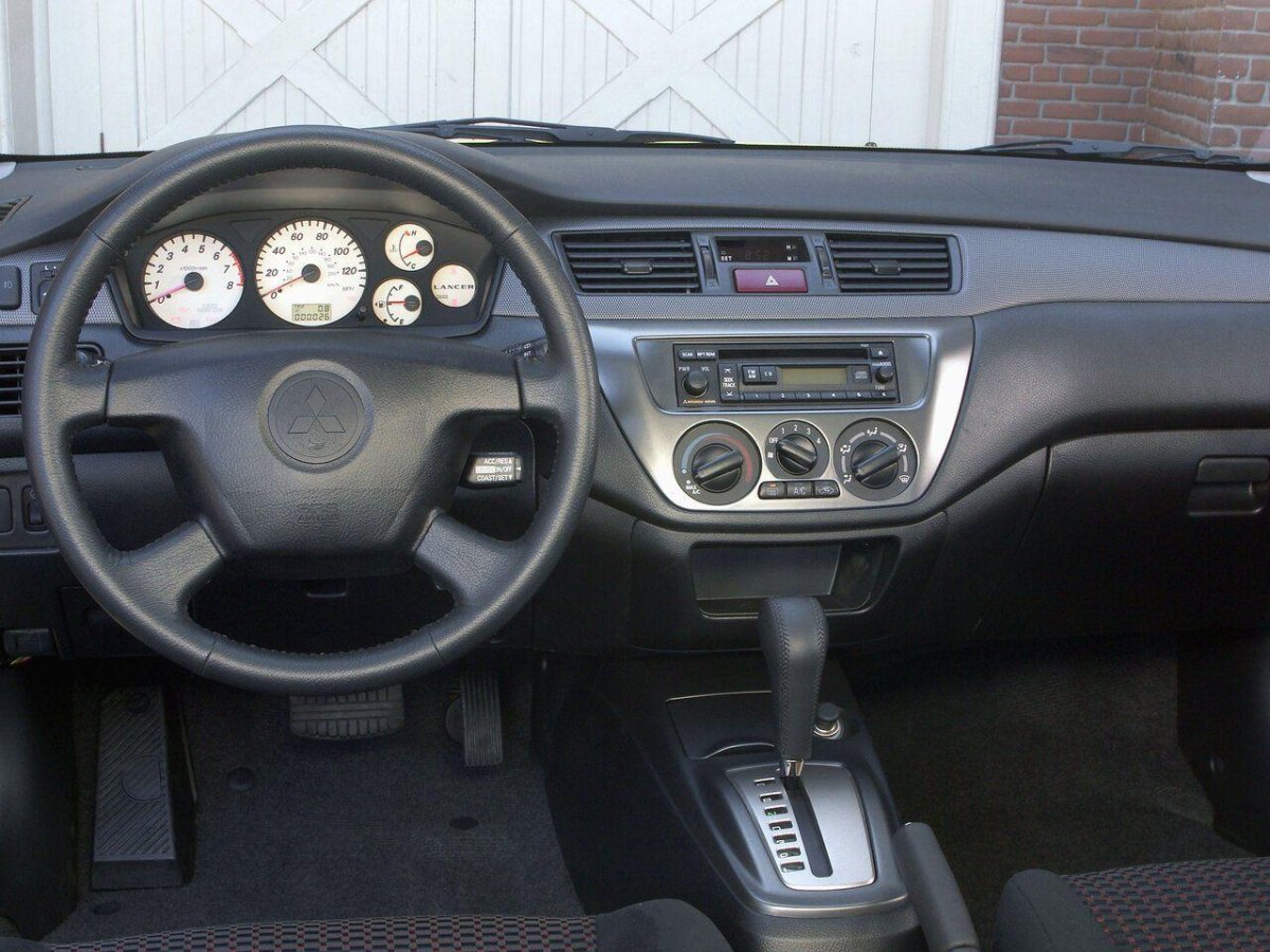 Mitsubishi Lancer 2003 салон