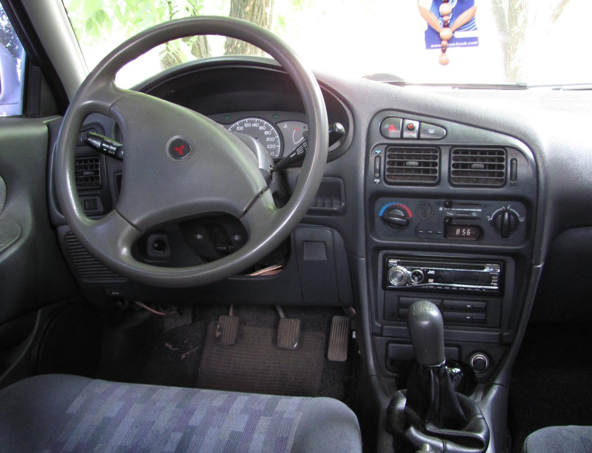 Mitsubishi Lancer 1995 салон
