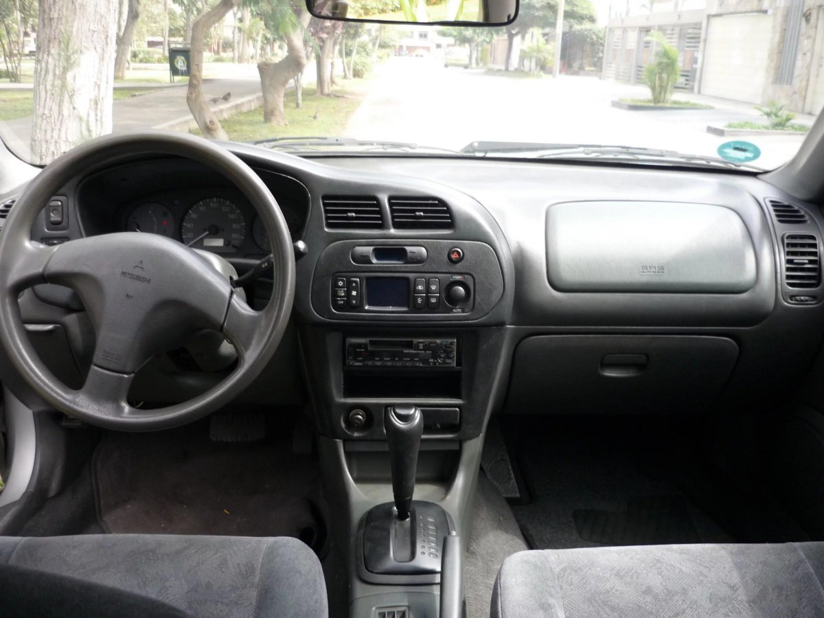 Mitsubishi Lancer 1997 салон