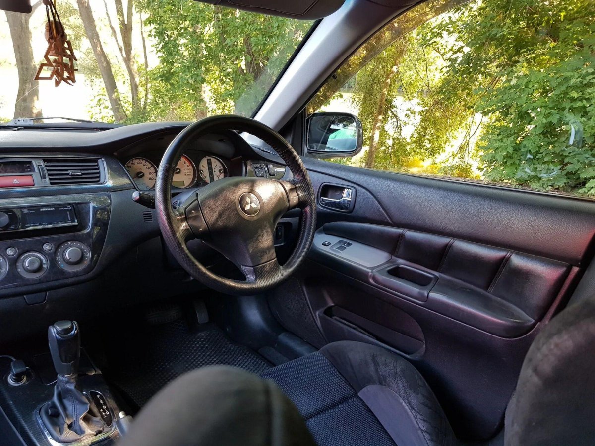 Lancer 9 2002 салон