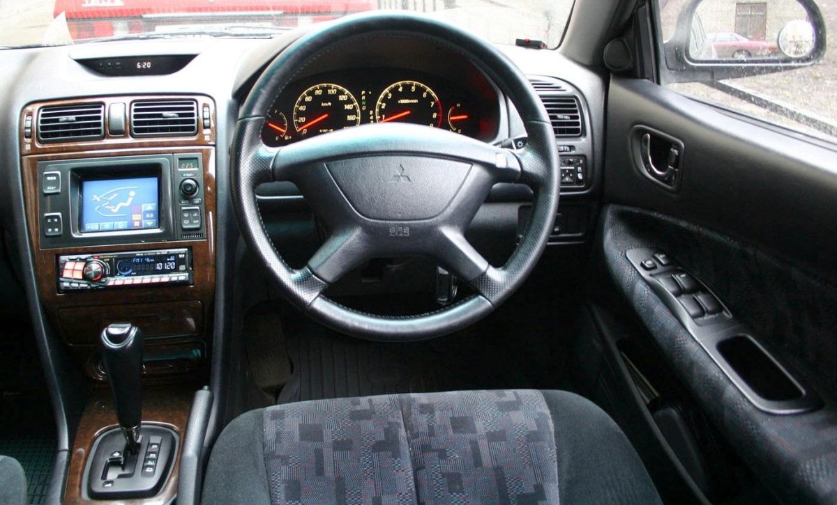 Mitsubishi Legnum VR-4 салон