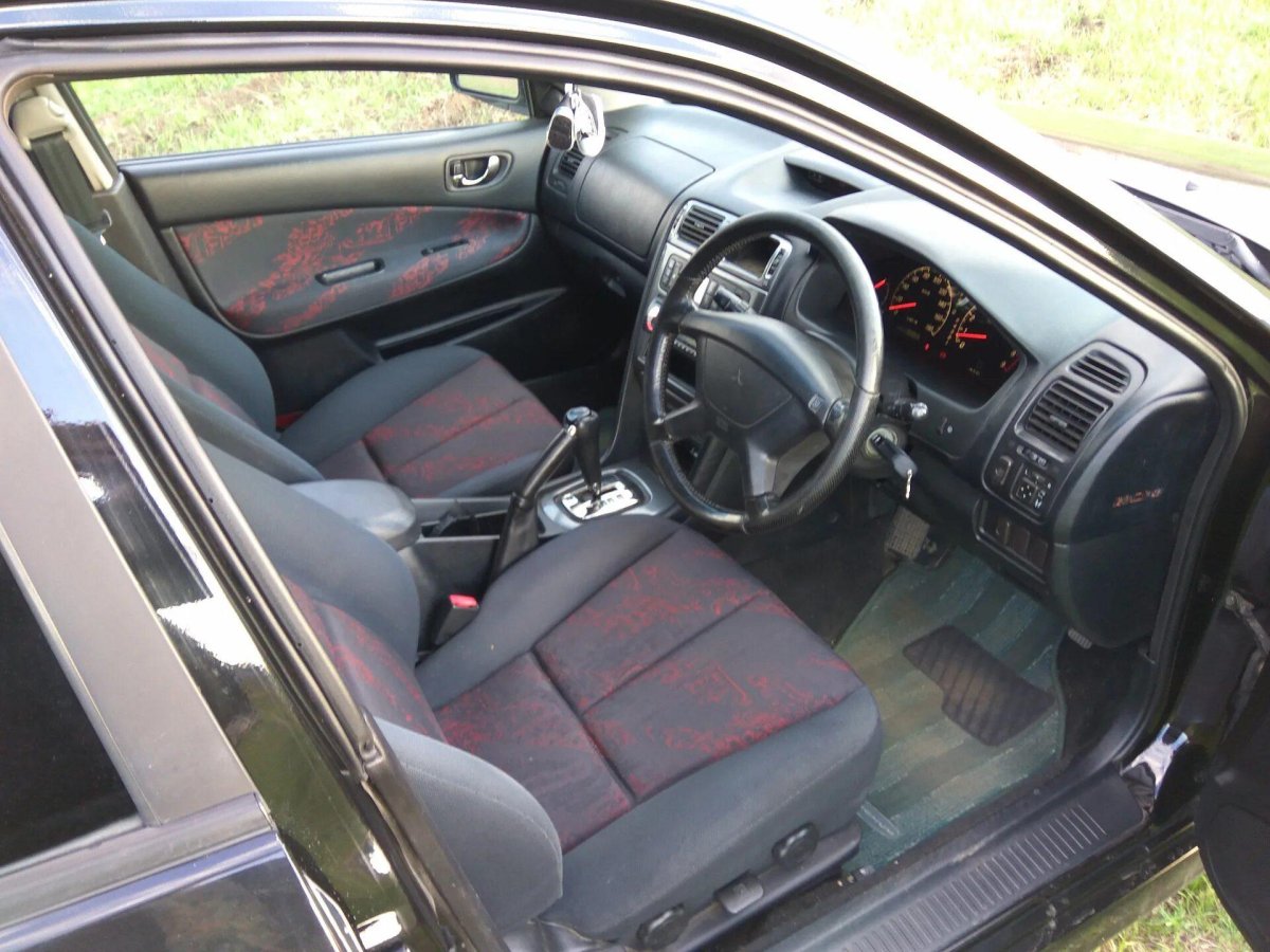 Митсубиси Галант 8 салон