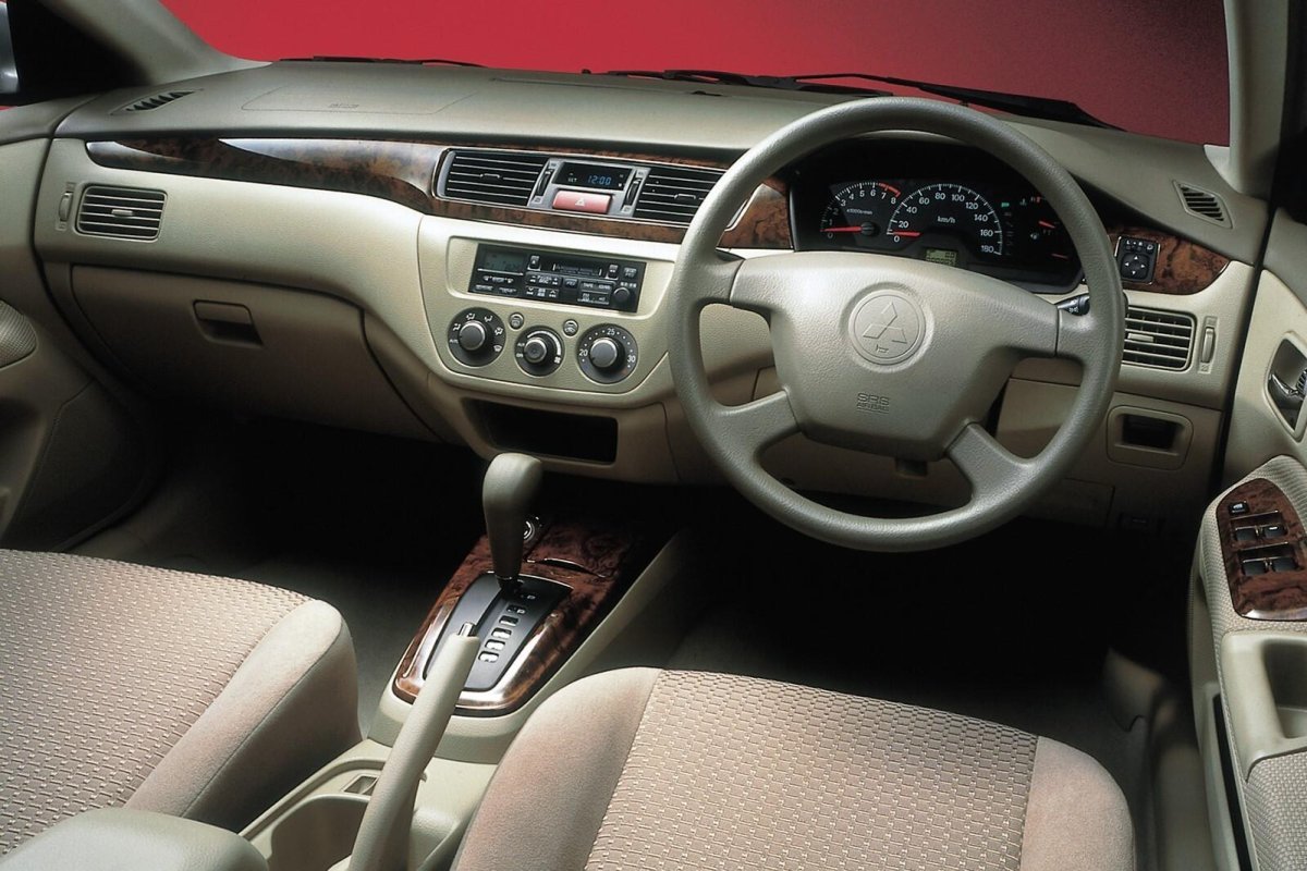 Mitsubishi Lancer Cedia 2000