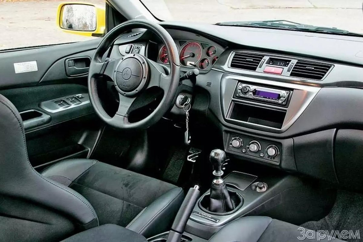 Митсубиси Лансер 9 салон