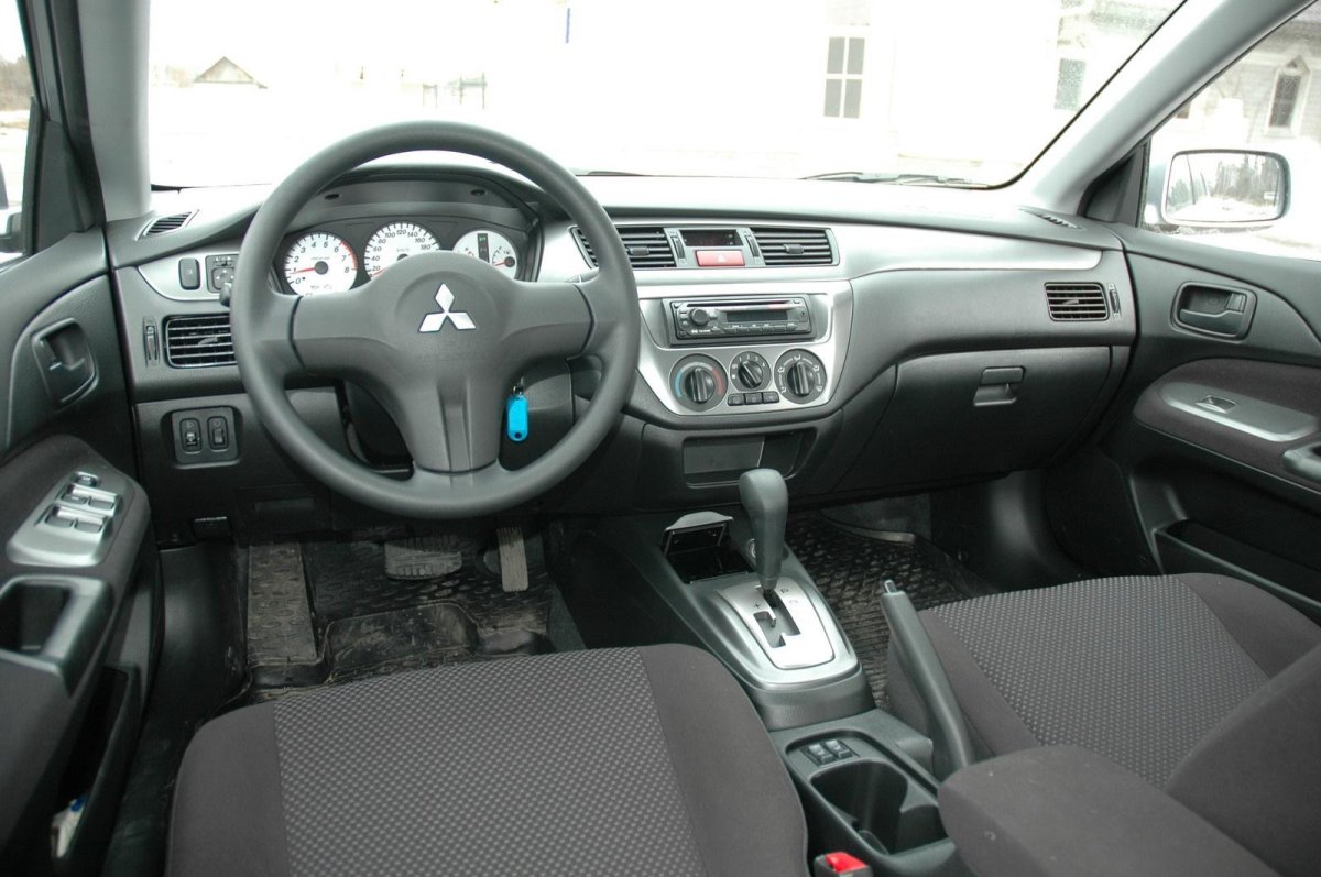 Лансер 9 2007 салон