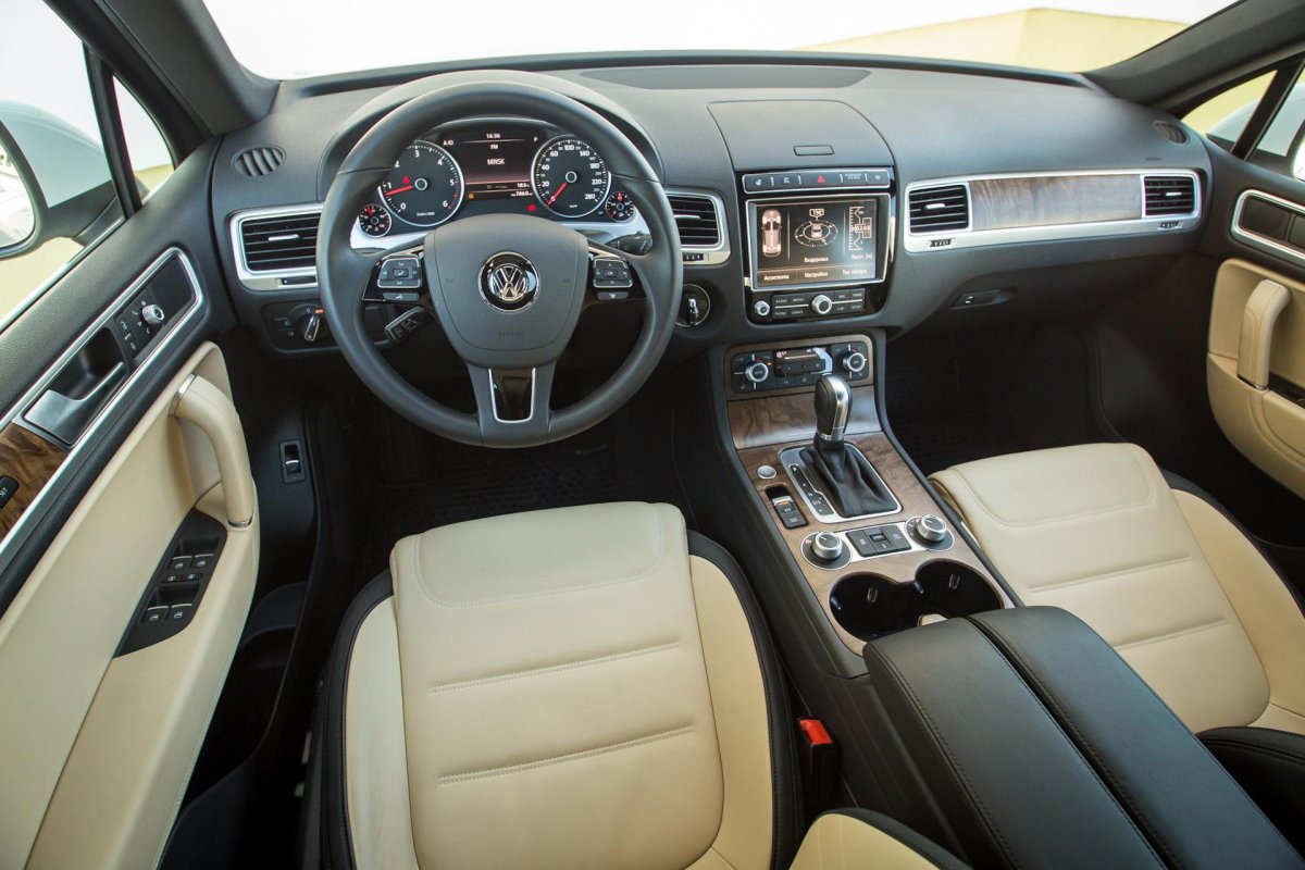 Volkswagen Touareg 2017 салон