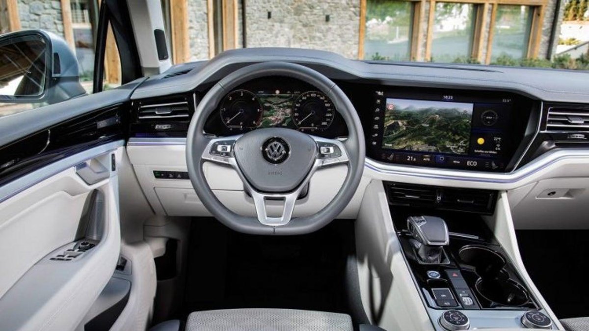 Фольксваген Туарег 2018 салон