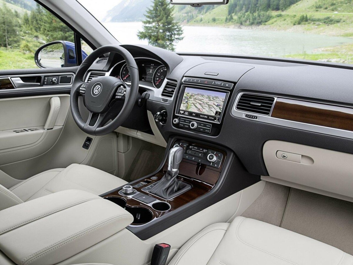 Фольксваген Туарег 2014 салон