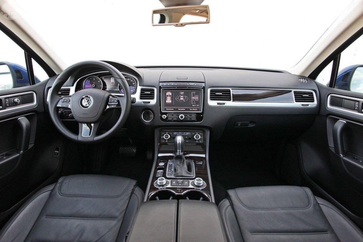 Фольксваген Туарег 2016 года салон