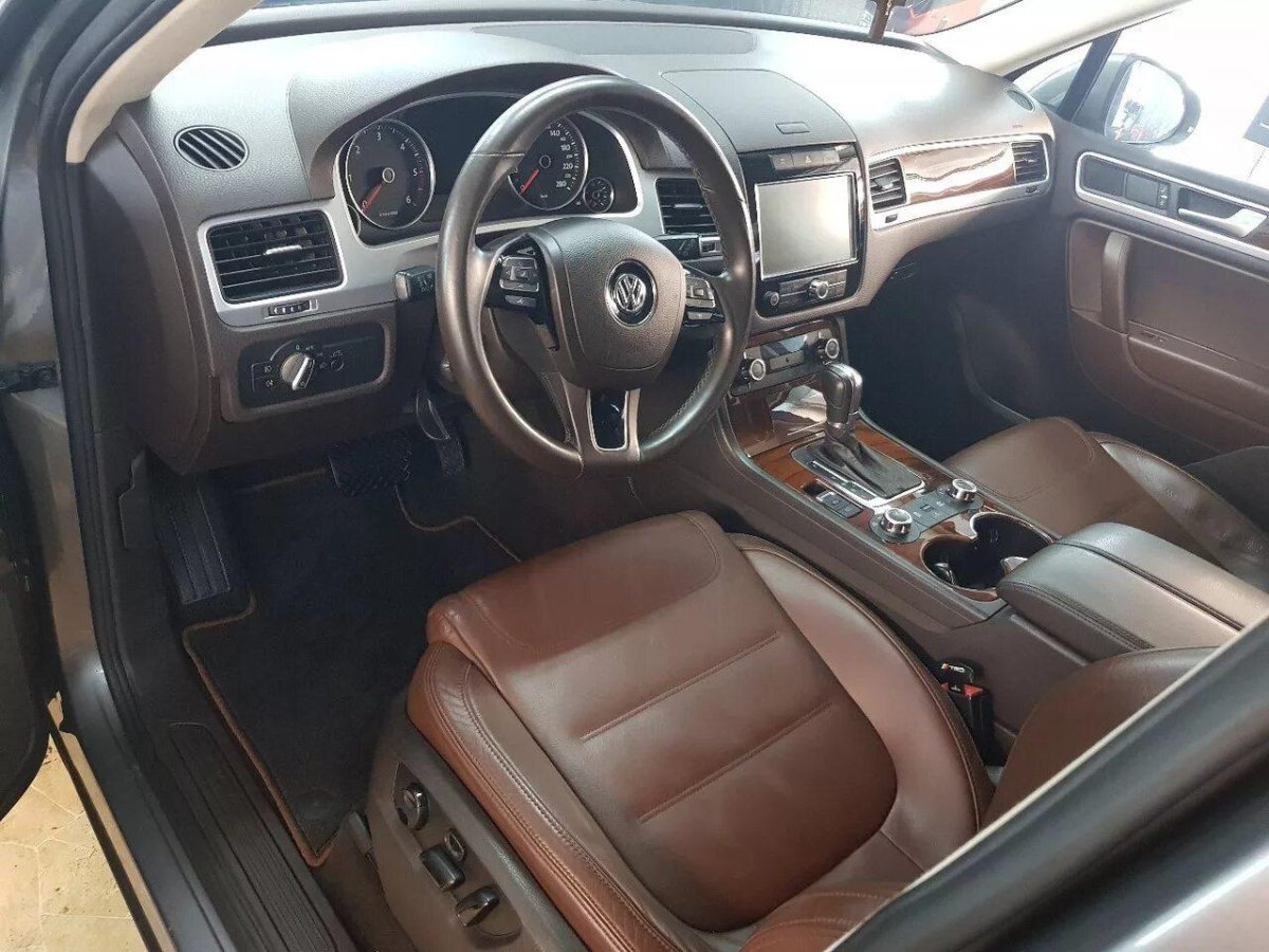 Volkswagen Touareg 2 салон