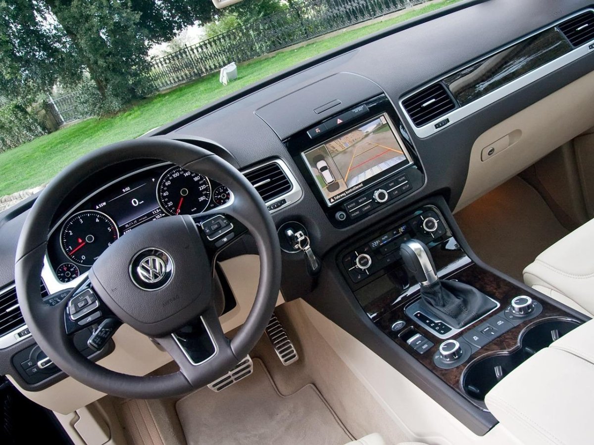 Volkswagen Touareg 2012 Interior