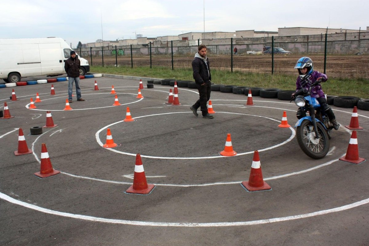 Фигурное вождение мотоцикла