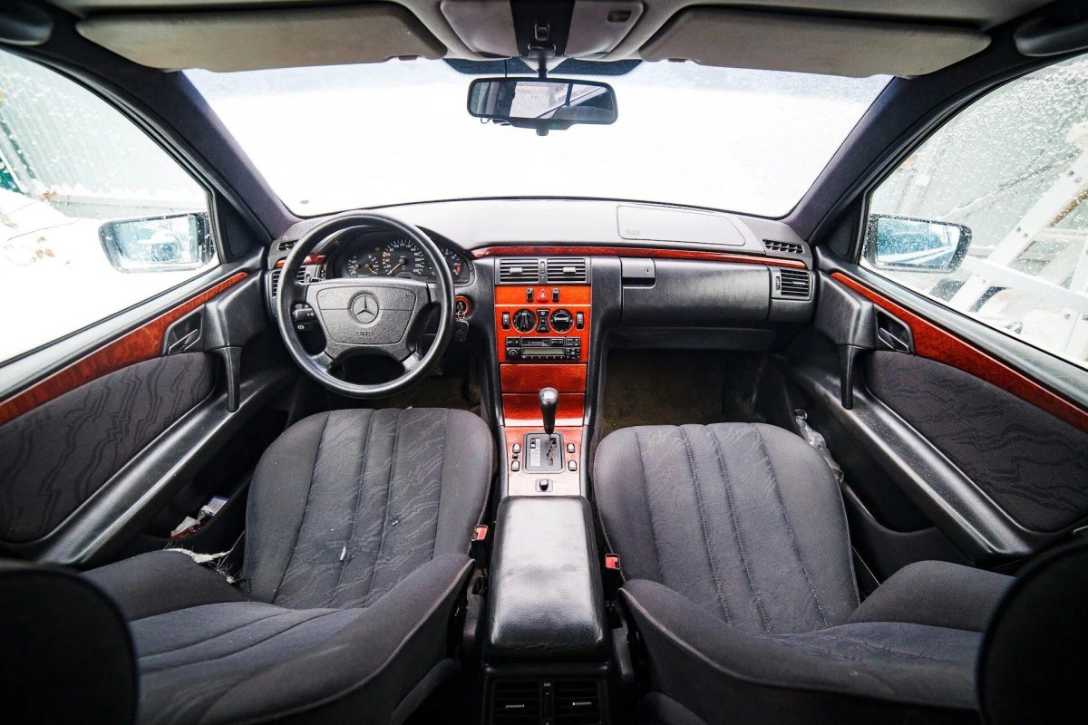 Мерседес 210 салон