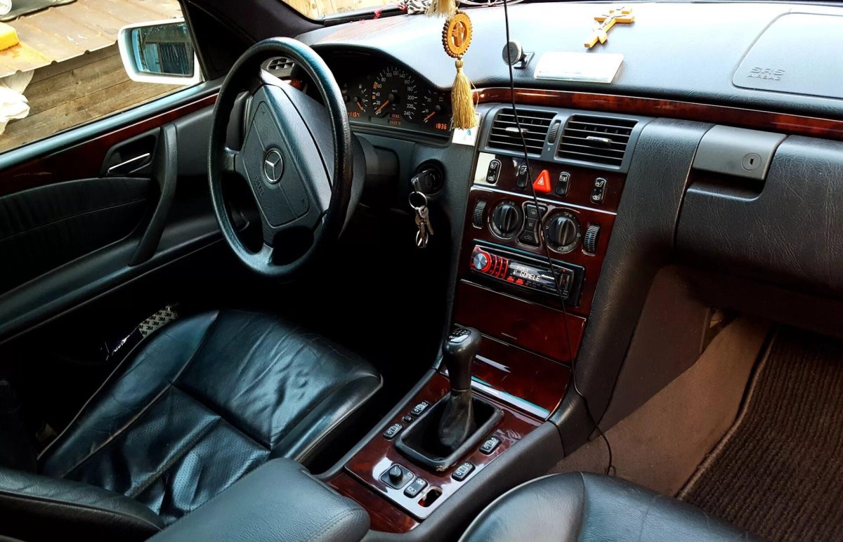 Мерседес 210 салон