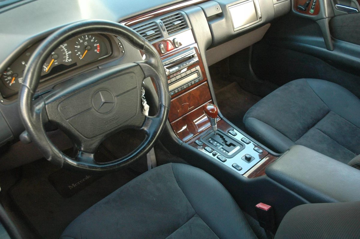 Мерседес e420 w210