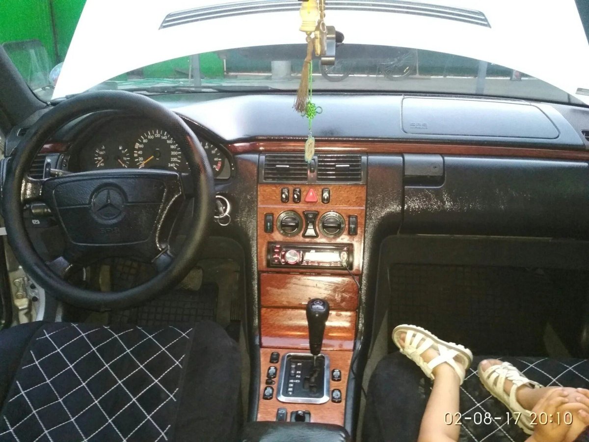 Мерседес е240