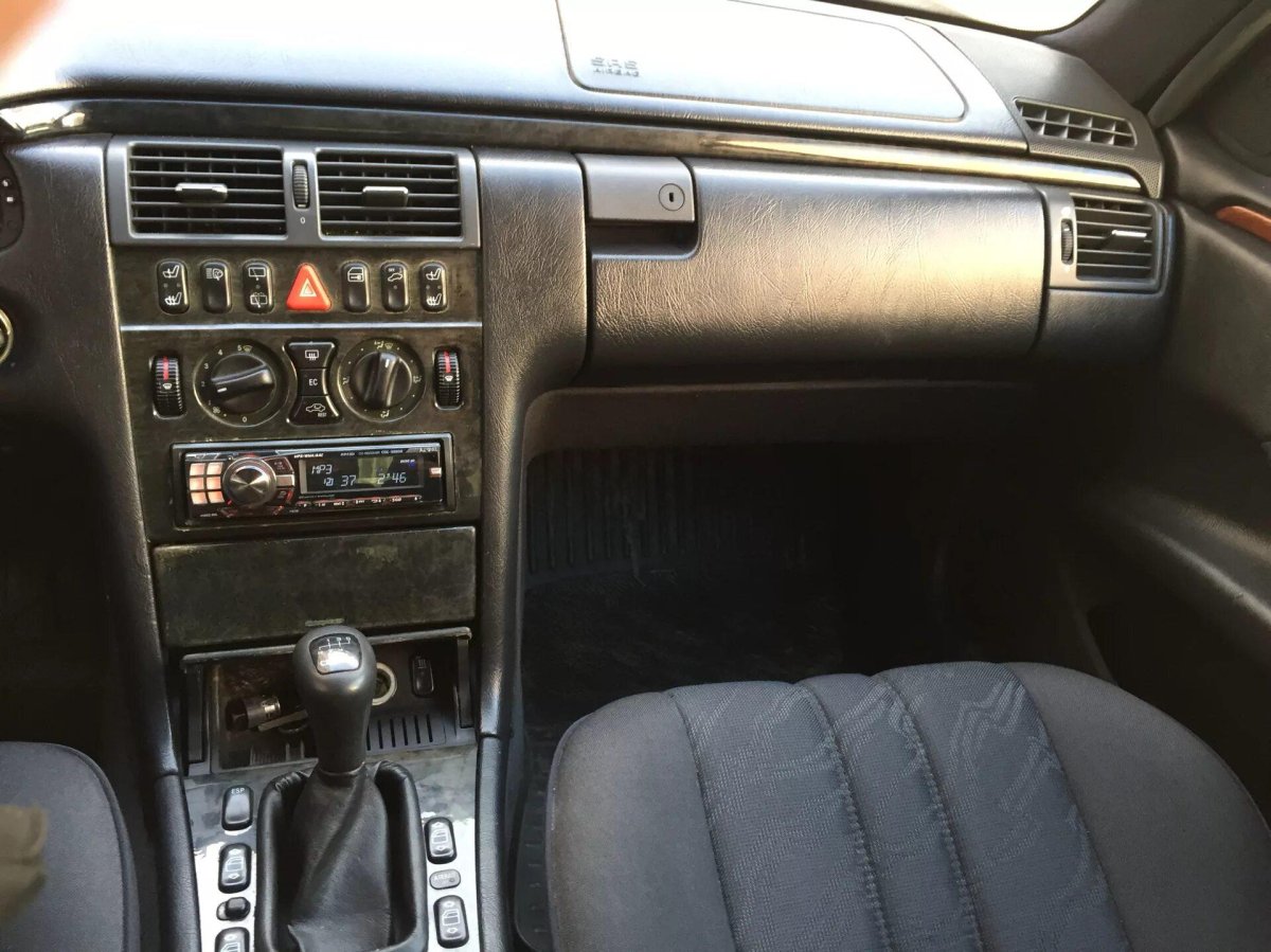 Мерседес 210 Авангард