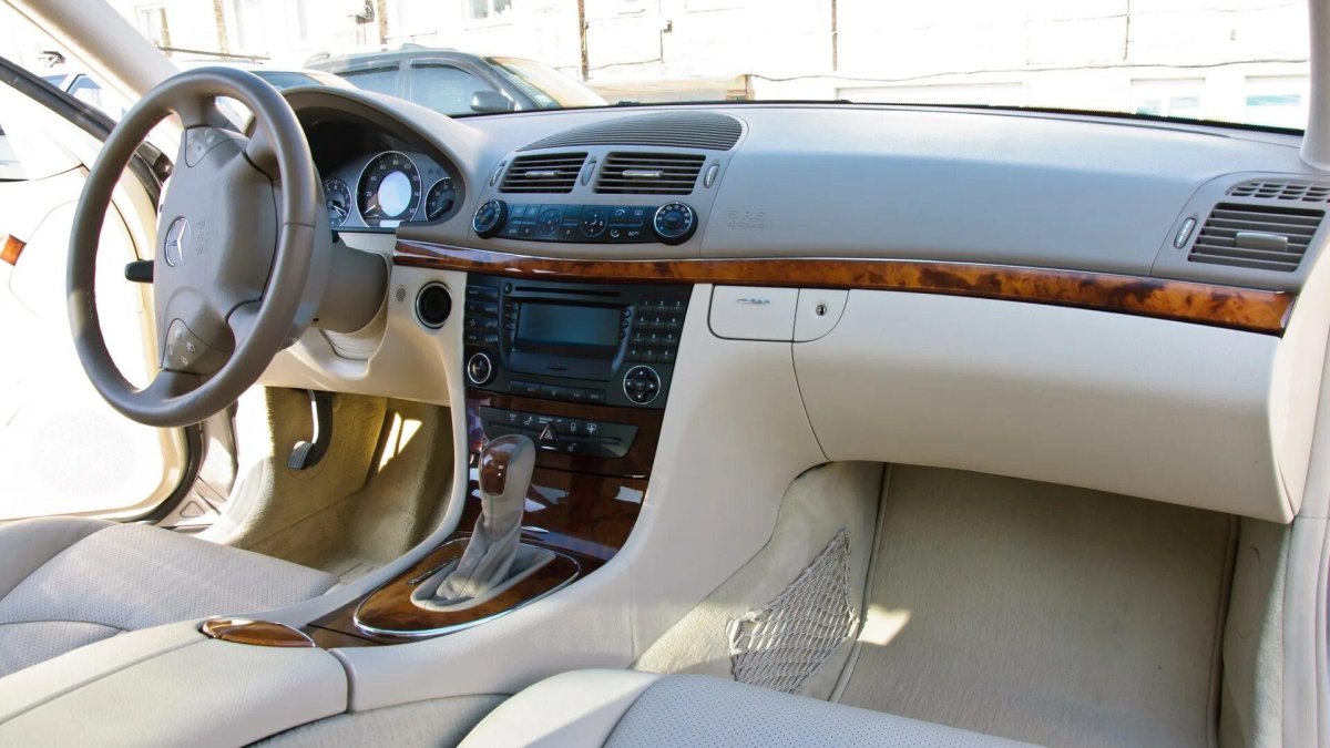 Мерседес Бенц е320 салон